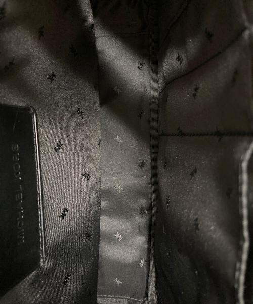 MICHAEL KORS（マイケル・コース）MICHAEL KORS (マイケル・コース) COOPER FLAP CAMERA BAG ブラックの古着・服飾アイテム