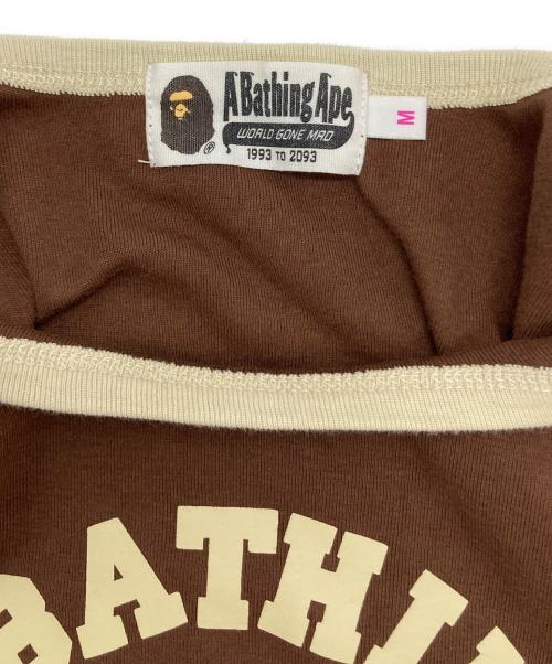 A BATHING APE（アベイシングエイプ）A BATHING APE (アベイシングエイプ) OLLEGE CROPPED TRIM TEE ブラウン サイズ:Ⅿの古着・服飾アイテム