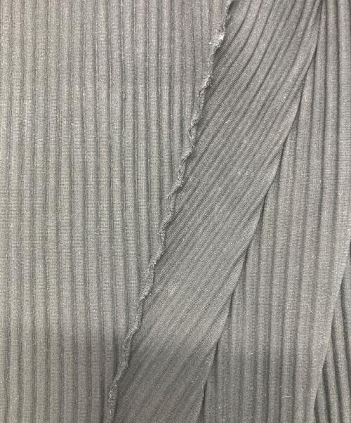 me ISSEY MIYAKE（ミーイッセイ ミヤケ）me ISSEY MIYAKE (ミーイッセイ ミヤケ) プリーツカットソー ブラック サイズ:FREEの古着・服飾アイテム