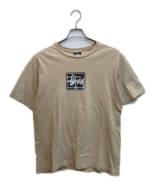 stussy（ステューシー）stussy (ステューシー) ロゴプリントTシャツ ベージュ サイズ:Mの古着・服飾アイテム