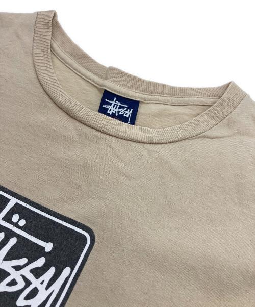 stussy（ステューシー）stussy (ステューシー) ロゴプリントTシャツ ベージュ サイズ:Mの古着・服飾アイテム