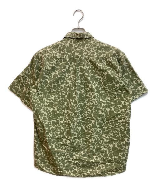stussy（ステューシー）stussy (ステューシー) カモフラワープリントシャツ カーキ×ベージュ サイズ:Ⅿの古着・服飾アイテム