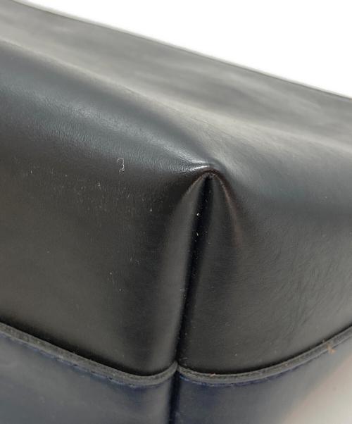 MARNI（マルニ）MARNI (マルニ) バイカラー カーフ レザー ポーチ ネイビーの古着・服飾アイテム