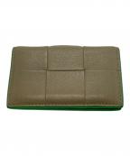 BOTTEGA VENETAボッテガベネタ）の古着「二つ折りカードケース」｜ベージュ