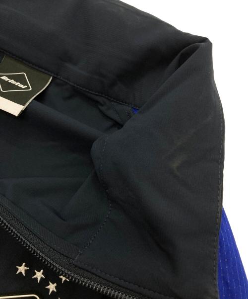 F.C.R.B.（エフシーレアルブリストル）F.C.R.B. (エフシーレアルブリストル) STRETCH LIGHT WEIGHT HOODED BLOUSON ネイビー サイズ:XLの古着・服飾アイテム