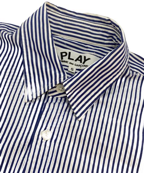PLAY COMME des GARCONS（プレイコムデギャルソン）PLAY COMME des GARCONS (プレイコムデギャルソン) ハートワッペンストライプシャツ ブルー サイズ:Sの古着・服飾アイテム