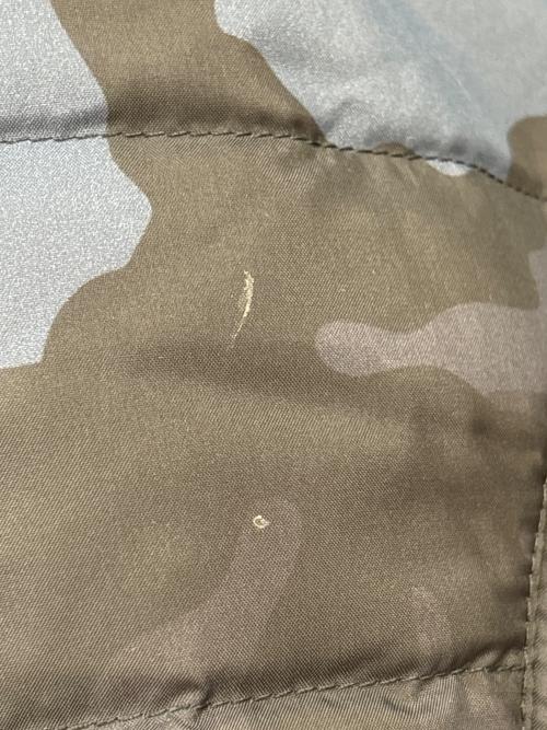 VALENTINO（ヴァレンティノ）VALENTINO (ヴァレンティノ) カモフラプリントダウンベスト ネイビー サイズ:48の古着・服飾アイテム