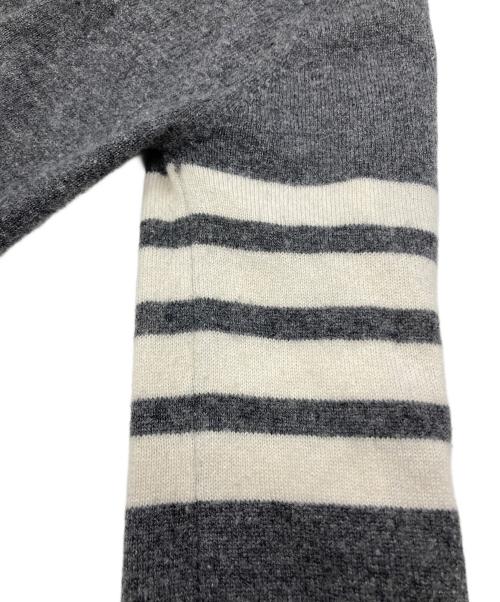 Thom Browne（トムブラウン）Thom Browne (トムブラウン) クラシック カシミヤ 4-BAR Vネック カーディガン グレー サイズ:40の古着・服飾アイテム