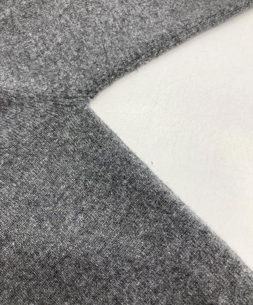 Thom Browne（トムブラウン）Thom Browne (トムブラウン) クラシック カシミヤ 4-BAR Vネック カーディガン グレー サイズ:40の古着・服飾アイテム