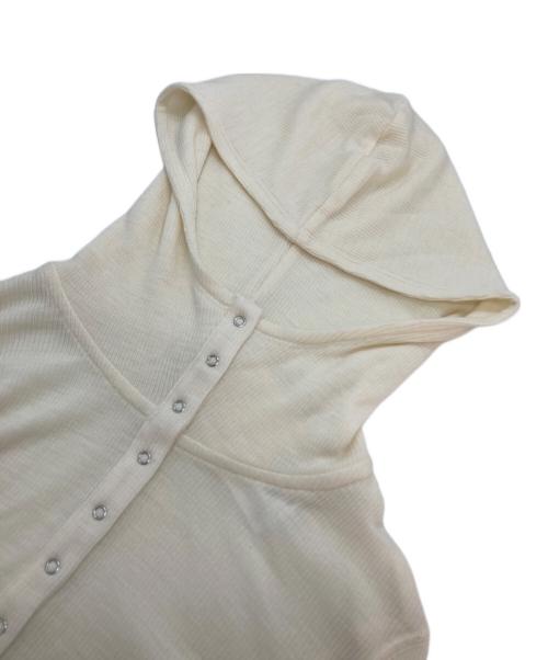 CLANE（クラネ）CLANE (クラネ) WOOL RIB HOODED TIGHT TOPS アイボリー サイズ:1の古着・服飾アイテム