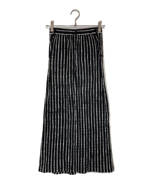 ISSEY MIYAKE（イッセイミヤケ）ISSEY MIYAKE (イッセイミヤケ) 刺繍ストライプフロントボタンスカート ブラック サイズ:Mの古着・服飾アイテム