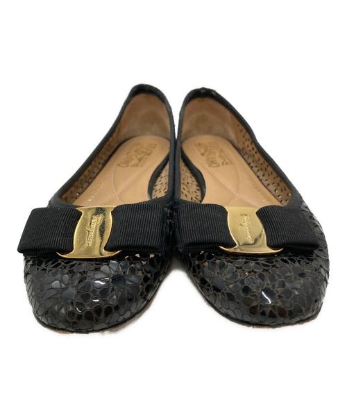 Salvatore Ferragamo（サルヴァトーレ フェラガモ）Salvatore Ferragamo (サルヴァトーレ フェラガモ) ヴァラリボンフラットパンプス ブラック サイズ:SIZE 5 1/2の古着・服飾アイテム