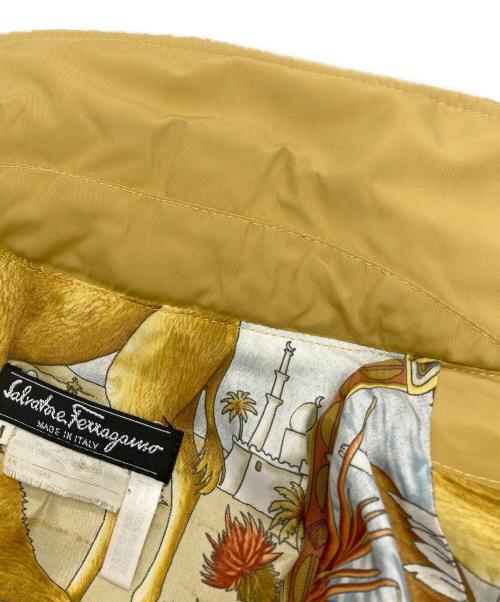 Salvatore Ferragamo（サルヴァトーレ フェラガモ）Salvatore Ferragamo (サルヴァトーレ フェラガモ) 裏地スカーフ柄ジャケット イエロー サイズ:Ⅿの古着・服飾アイテム