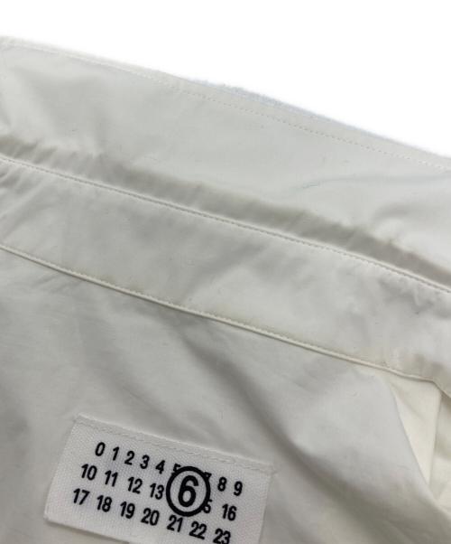 MM6 Maison Margiela（エムエムシックスメゾンマルジェラ）MM6 Maison Margiela (エムエムシックスメゾンマルジェラ) テープデザインシャツ ホワイト サイズ:42の古着・服飾アイテム