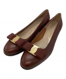 Salvatore Ferragamo（サルヴァトーレ フェラガモ）の古着「ヴァラリボンパンプス」｜ブラウン