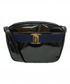 Salvatore Ferragamoサルヴァトーレ フェラガモ）の古着「エナメルショルダーバッグ」｜ブラック