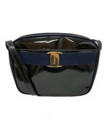 Salvatore Ferragamo（サルヴァトーレ フェラガモ）の古着「エナメルショルダーバッグ」｜ブラック