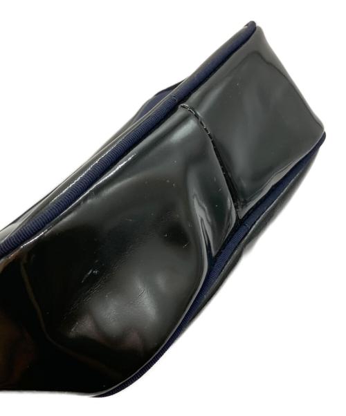 Salvatore Ferragamo（サルヴァトーレ フェラガモ）Salvatore Ferragamo (サルヴァトーレ フェラガモ) エナメルショルダーバッグ ブラック サイズ:-の古着・服飾アイテム