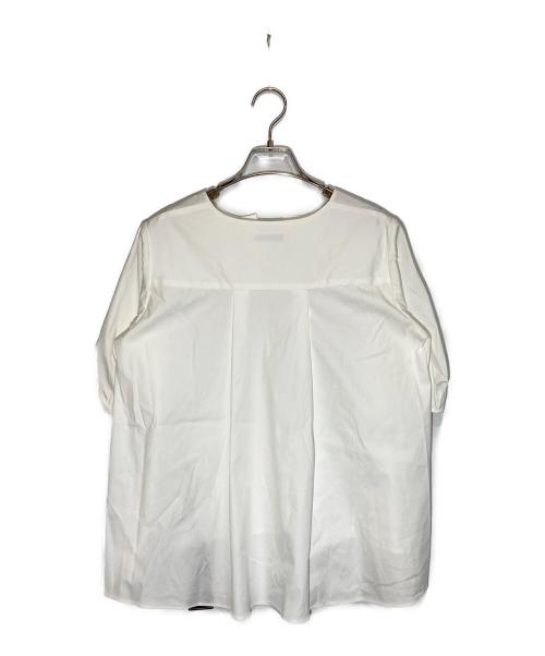 FOXEY（フォクシー）FOXEY (フォクシー) キーネック ブラウス ホワイト サイズ:42の古着・服飾アイテム
