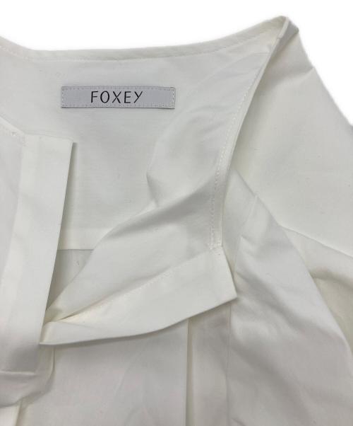 FOXEY（フォクシー）FOXEY (フォクシー) キーネック ブラウス ホワイト サイズ:42の古着・服飾アイテム