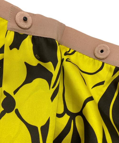 N°21（ヌメロヴェントゥーノ）N°21 (ヌメロヴェントゥーノ) フラワージャングルプリントスカート イエロー×ブラウン サイズ:38の古着・服飾アイテム