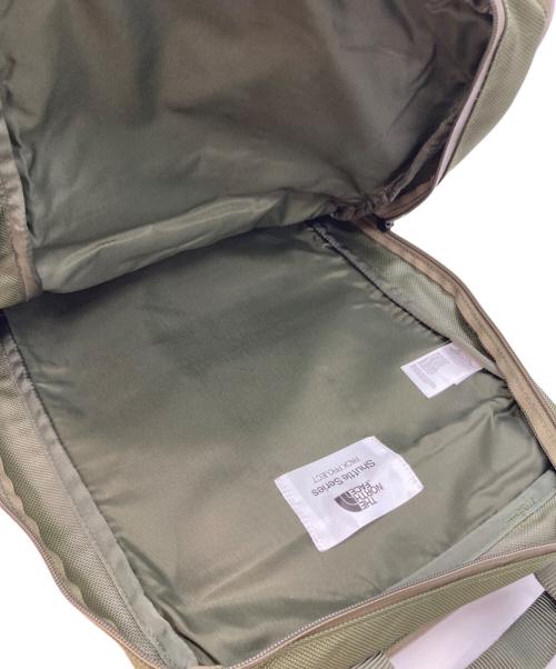 THE NORTH FACE（ザ ノース フェイス）THE NORTH FACE (ザ ノース フェイス) SHUTTLE DAYPACK オリーブ サイズ:-の古着・服飾アイテム