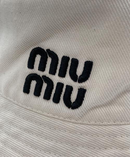 MIU MIU（ミュウミュウ）MIU MIU (ミュウミュウ) バケットハット ホワイト サイズ:Sの古着・服飾アイテム
