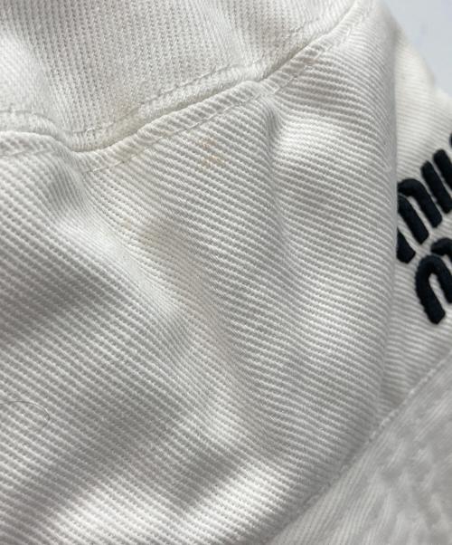 MIU MIU（ミュウミュウ）MIU MIU (ミュウミュウ) バケットハット ホワイト サイズ:Sの古着・服飾アイテム