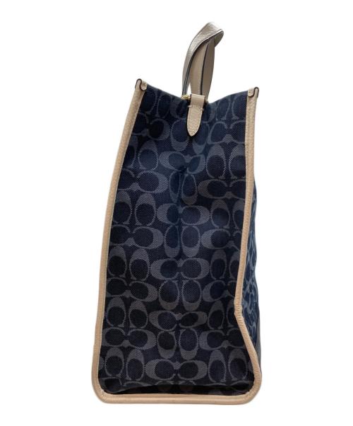 COACH（コーチ）COACH (コーチ) シグネチャー 2WAY トートバッグ ホワイト×ネイビー サイズ:-の古着・服飾アイテム