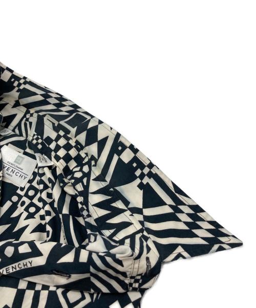 GIVENCHY（ジバンシィ）GIVENCHY (ジバンシィ) 総柄シャツ ブラック×ホワイト サイズ:43の古着・服飾アイテム
