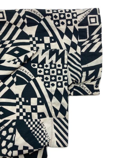 GIVENCHY（ジバンシィ）GIVENCHY (ジバンシィ) 総柄シャツ ブラック×ホワイト サイズ:43の古着・服飾アイテム