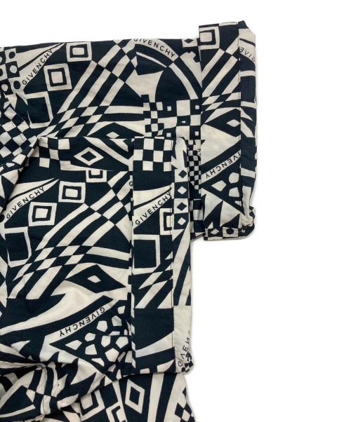 GIVENCHY（ジバンシィ）GIVENCHY (ジバンシィ) 総柄シャツ ブラック×ホワイト サイズ:43の古着・服飾アイテム