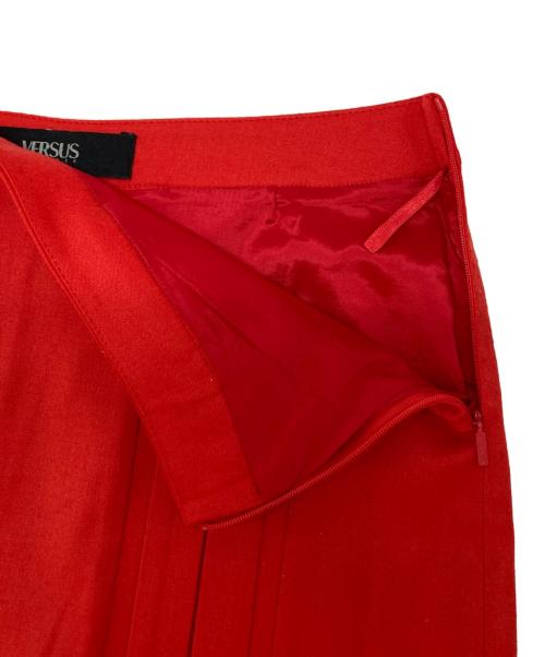 VERSUS VERSACE（ヴェルサス ヴェルサーチェ）VERSUS VERSACE (ヴェルサス ヴェルサーチェ) ウールミニスカート レッド サイズ:SIZE 26/40の古着・服飾アイテム