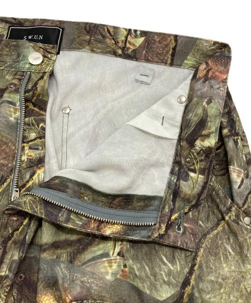 S.W.U.N（エスダブリューユーエヌ）S.W.U.N (エスダブリューユーエヌ) ネイチャープリントカモダブルニーパンツ カーキ サイズ:XLの古着・服飾アイテム