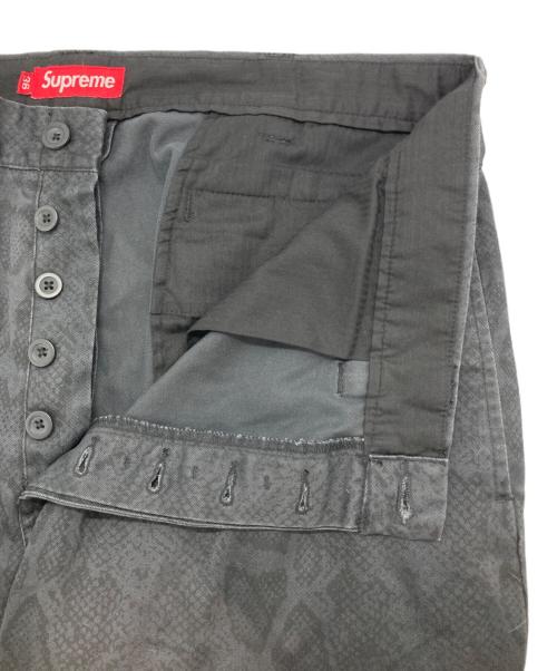SUPREME（シュプリーム）Supreme (シュプリーム) Snake Print Chino Pant ブラック サイズ:36の古着・服飾アイテム