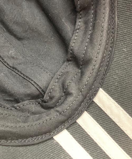 BALENCIAGA（バレンシアガ）BALENCIAGA (バレンシアガ) adidas (アディダス) ロゴストライプベースボールキャップ ブラック サイズ:SIZE L(59cm)の古着・服飾アイテム
