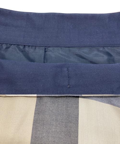 BLUE LABEL CRESTBRIDGE（ブルーレーベルクレストブリッジ）BLUE LABEL CRESTBRIDGE (ブルーレーベルクレストブリッジ) チェックフレアスカート ベージュ サイズ:40の古着・服飾アイテム