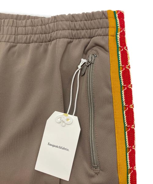 Needles（ニードルズ）Needles (ニードルズ) SASQUATCHfabrix. (サスクワッチファブリックス) トラックパンツ グレー サイズ:Ⅿの古着・服飾アイテム