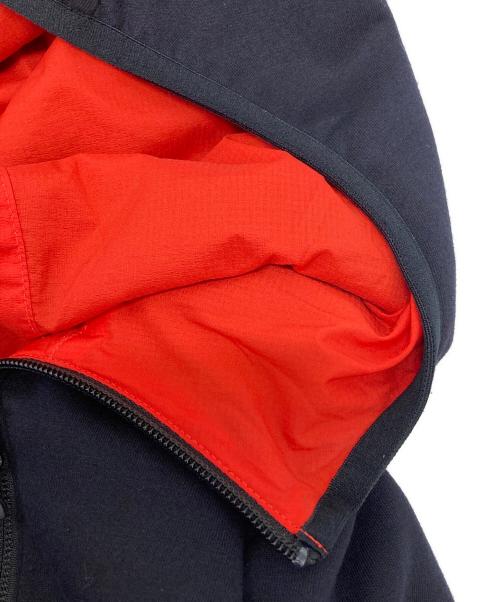 THE NORTH FACE（ザ ノース フェイス）THE NORTH FACE (ザ ノース フェイス) リバーシブルテックエアーフーディ レッド×ブラック サイズ:Ⅿの古着・服飾アイテム