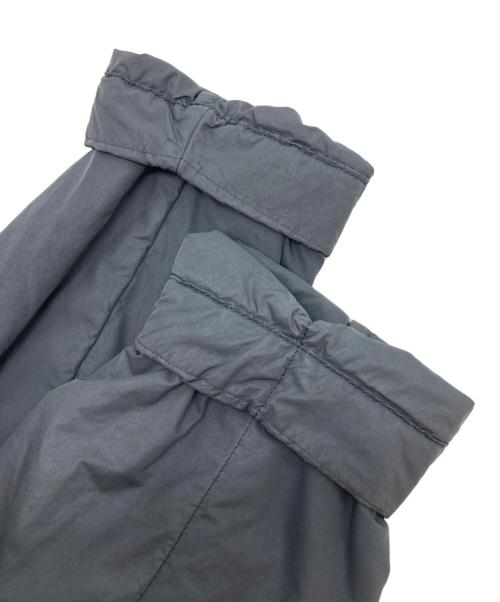 me ISSEY MIYAKE（ミーイッセイ ミヤケ）me ISSEY MIYAKE (ミーイッセイ ミヤケ) ハイネック中綿ナイロンコート ネイビー サイズ:-の古着・服飾アイテム