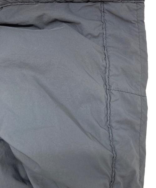 me ISSEY MIYAKE（ミーイッセイ ミヤケ）me ISSEY MIYAKE (ミーイッセイ ミヤケ) ハイネック中綿ナイロンコート ネイビー サイズ:-の古着・服飾アイテム