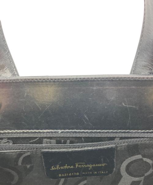 Salvatore Ferragamo（サルヴァトーレ フェラガモ）Salvatore Ferragamo (サルヴァトーレ フェラガモ) ヴァラリボン 2way ハンドバッグ ブラックの古着・服飾アイテム