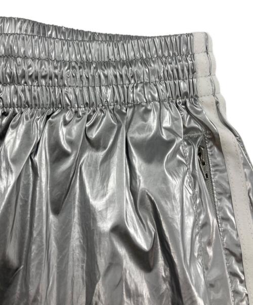adidas（アディダス）adidas (アディダス) ADILENIUM シーズン 4 チームガイスト オーバーサイズ シルバー トラックパンツ シルバー サイズ:Mの古着・服飾アイテム