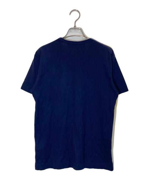 PLAY COMME des GARCONS（プレイコムデギャルソン）PLAY COMME des GARCONS (プレイコムデギャルソン) T-Shirt With Gold Emblem ネイビー サイズ:Ⅿの古着・服飾アイテム