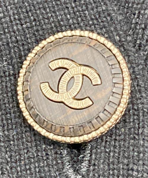 CHANEL（シャネル）CHANEL (シャネル) ココマークボタンカシミヤカーディガン ブラック サイズ:36の古着・服飾アイテム