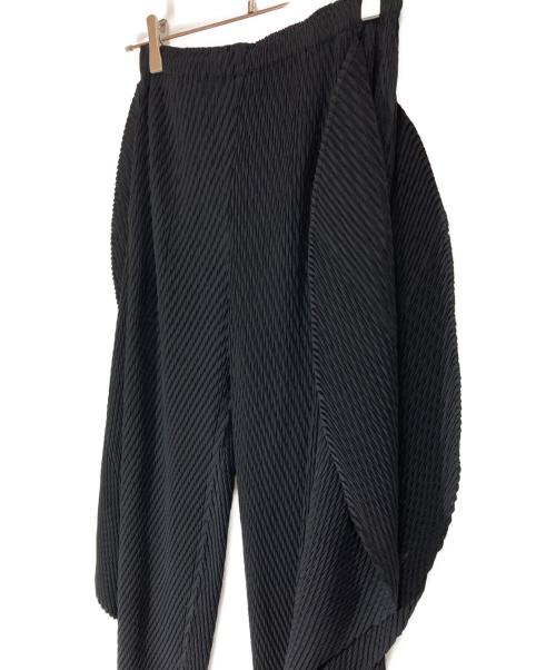 ISSEY MIYAKE（イッセイミヤケ）ISSEY MIYAKE (イッセイミヤケ) ウェーブデザインプリーツパンツ ブラック サイズ:SIZE 2の古着・服飾アイテム