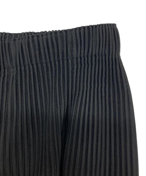 HOMME PLISSE ISSEY MIYAKE（オム プリッセ イッセイ ミヤケ）HOMME PLISSE ISSEY MIYAKE (オム プリッセ イッセイ ミヤケ) プリーツテーパードパンツ ブラック サイズ:SIZE 2の古着・服飾アイテム