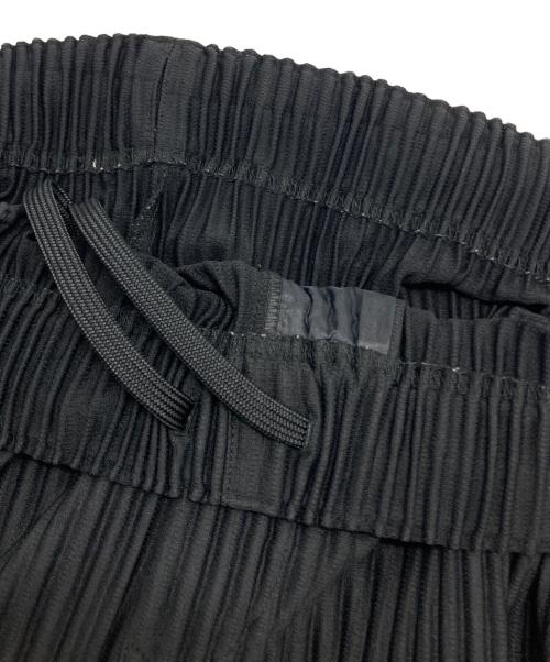 HOMME PLISSE ISSEY MIYAKE（オム プリッセ イッセイ ミヤケ）HOMME PLISSE ISSEY MIYAKE (オム プリッセ イッセイ ミヤケ) プリーツテーパードパンツ ブラック サイズ:SIZE 2の古着・服飾アイテム