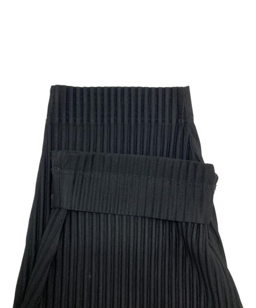 HOMME PLISSE ISSEY MIYAKE（オム プリッセ イッセイ ミヤケ）HOMME PLISSE ISSEY MIYAKE (オム プリッセ イッセイ ミヤケ) プリーツテーパードパンツ ブラック サイズ:SIZE 2の古着・服飾アイテム