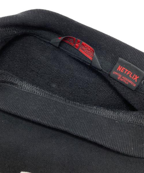 LEVI'S（リーバイス）LEVI'S (リーバイス) NETFLIX (ネットフリックス) 刺繍スウェット ブラック×レッド サイズ:Sの古着・服飾アイテム